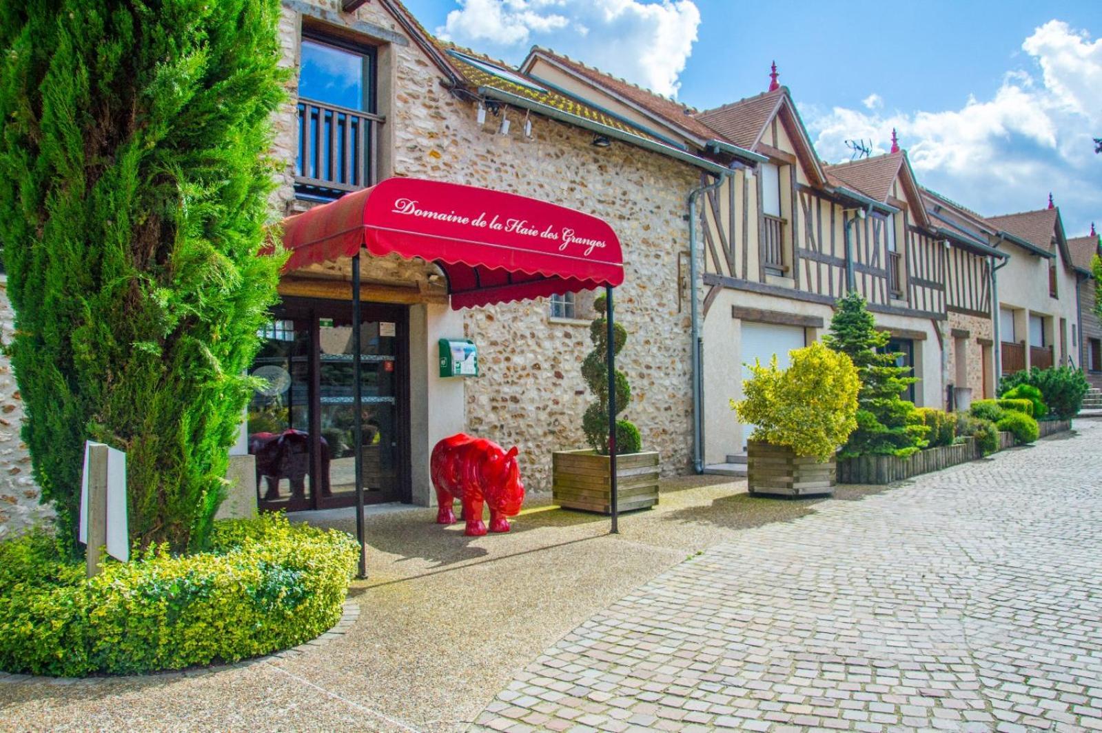 Domaine De La Haie Des Granges Ménilles Екстериор снимка
