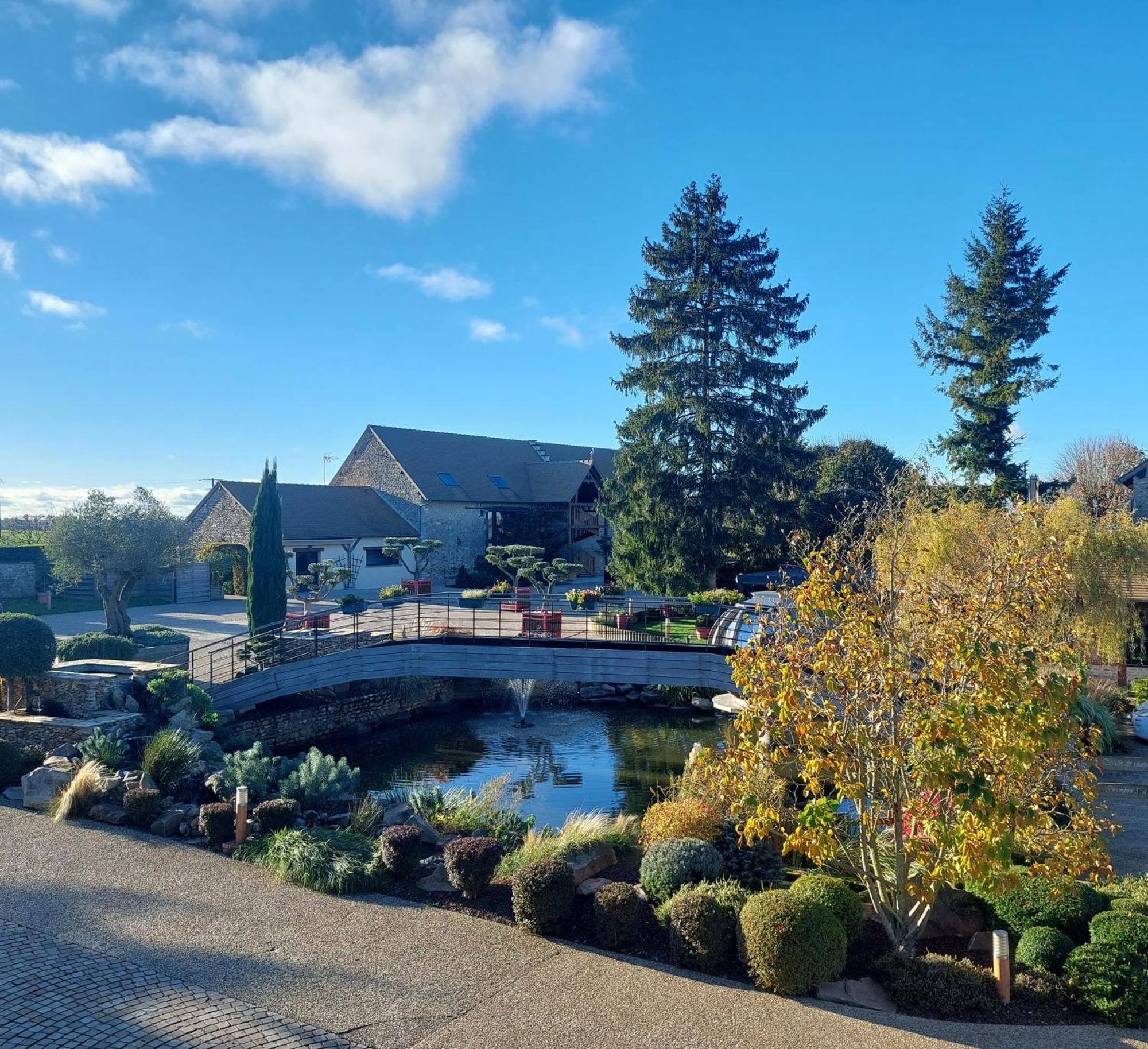 Domaine De La Haie Des Granges Ménilles Екстериор снимка